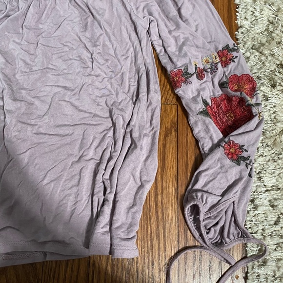 AE blouse - Picture 3 of 4